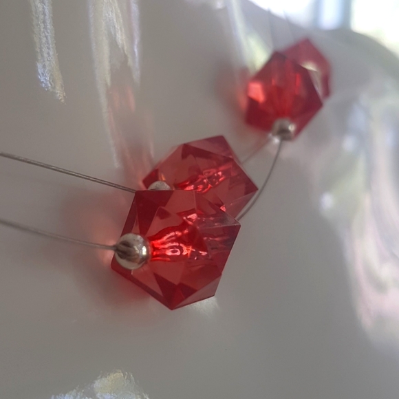 Transparent Wire Suspended Red Glass Beads Necklace - Picture 3 of 4